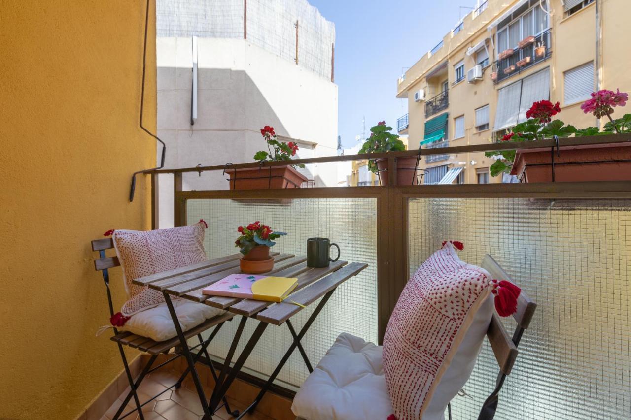 Luminoso Apartamento De Dos Habitaciones Con Terraza Y Parking En El Centro Malaga Exterior photo