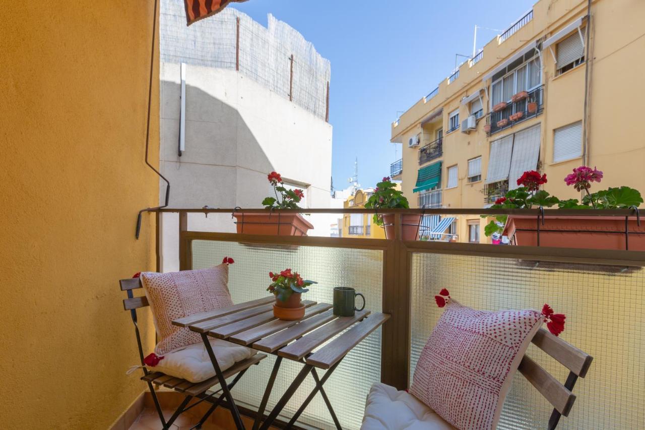 Luminoso Apartamento De Dos Habitaciones Con Terraza Y Parking En El Centro Malaga Exterior photo